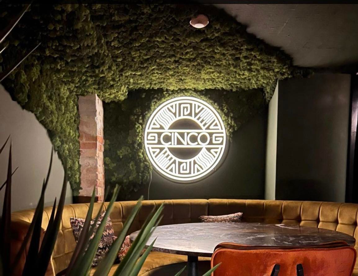 Logodekoration med mos